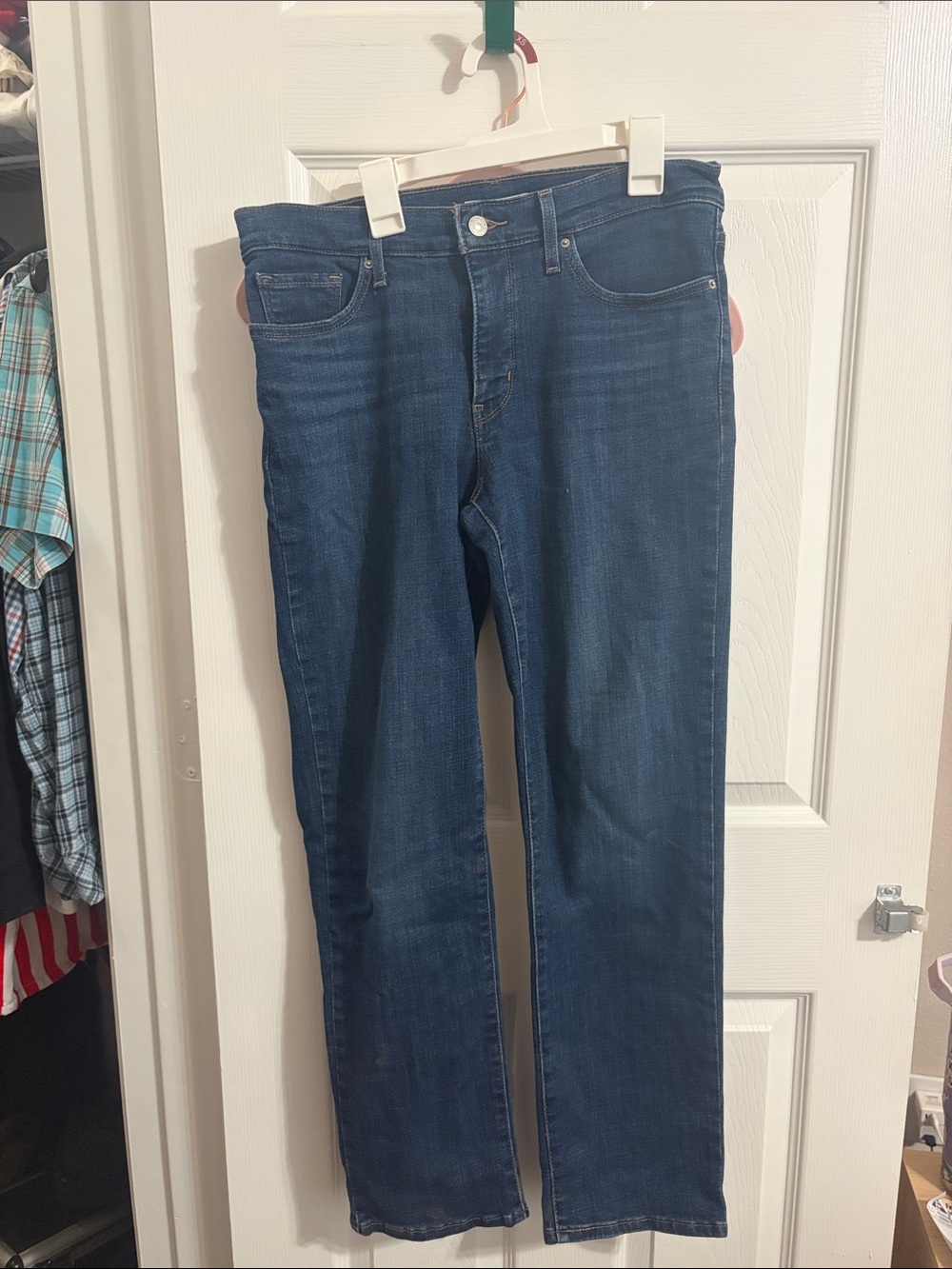 Levi’s Classic Women's Dark Blue Shaping Straight-Leg Jeans